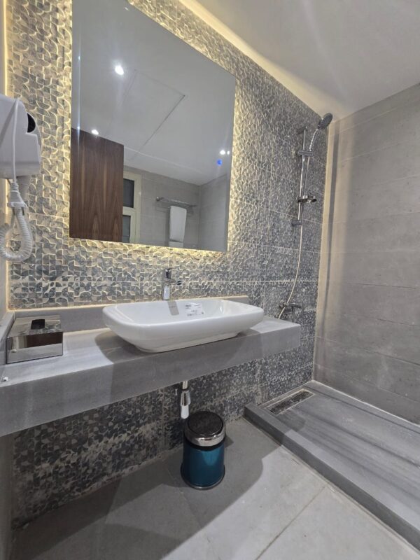 WhatsApp Image 2025-11-16 at 11.21.52 AM (2) استديو G17 فلاور