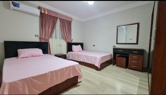 شقه مفروشه فندقيه بشارع معز الدوله 8