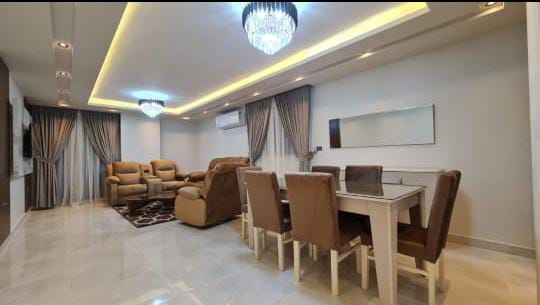 شقه مفروشه فندقيه بشارع معز الدوله 8